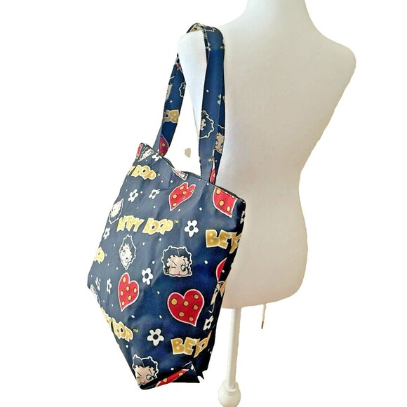 Betty Boop Hearts Kisses Novelty XL Black Red Waterproof Travel Weekend Zip Bag - Picture 3 of 16